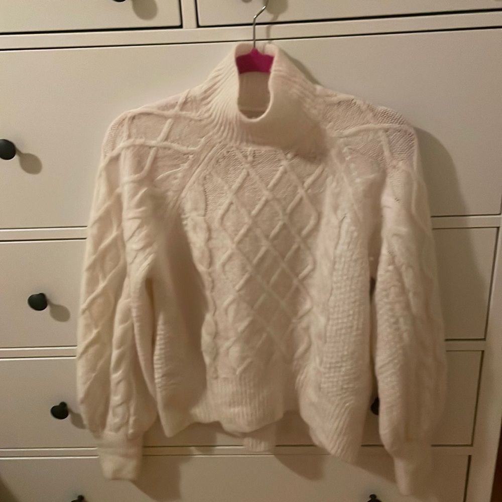 Cream / white Abercrombie and Fitch soft wooly sweater